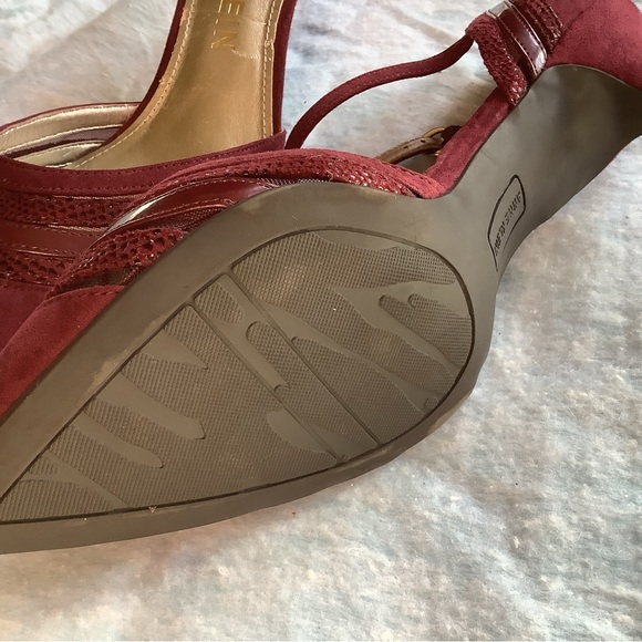 Anne Klein Red Strappy Heels NWOB - Picture 8 of 10